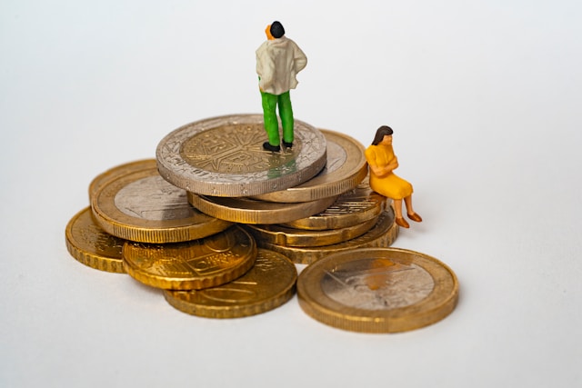 Common Challenges People Face Without Financial Guidance